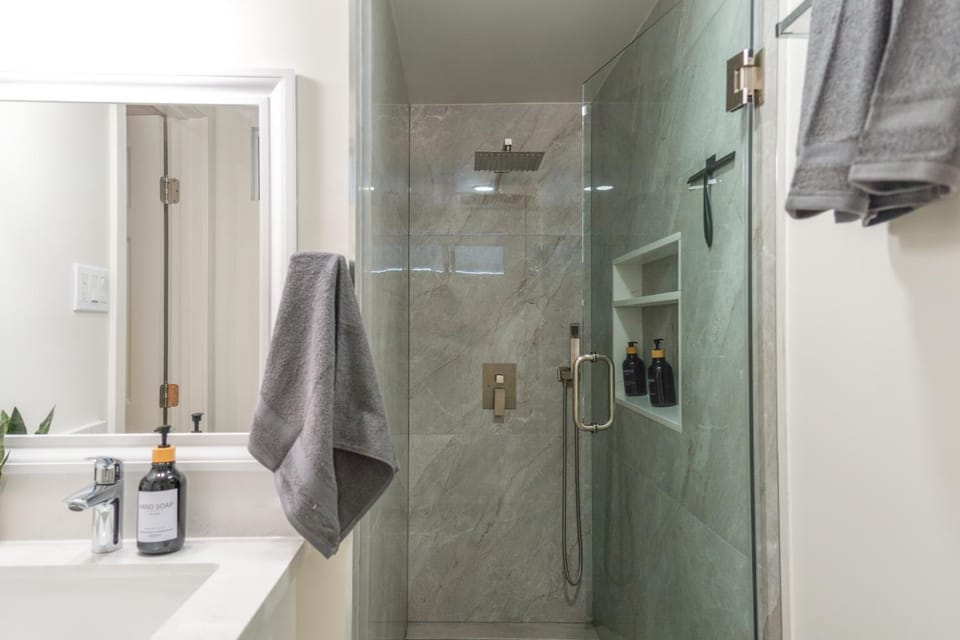 Shower, Bathroom, towels