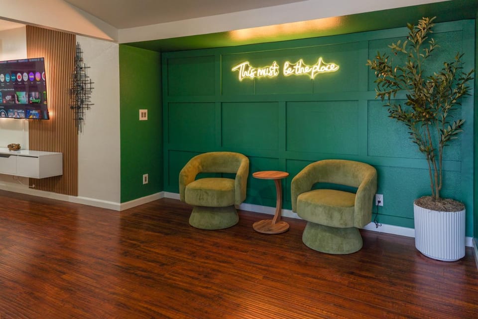 Living room, Seating area