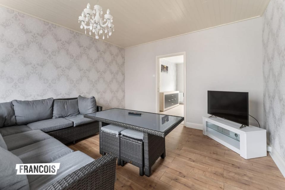 Communal lounge/ TV room, TV and multimedia, Living room, Seating area
