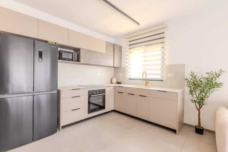2BDR most beautiful in Kiryat Haim by Madrigalrentals Apartment in Haifa