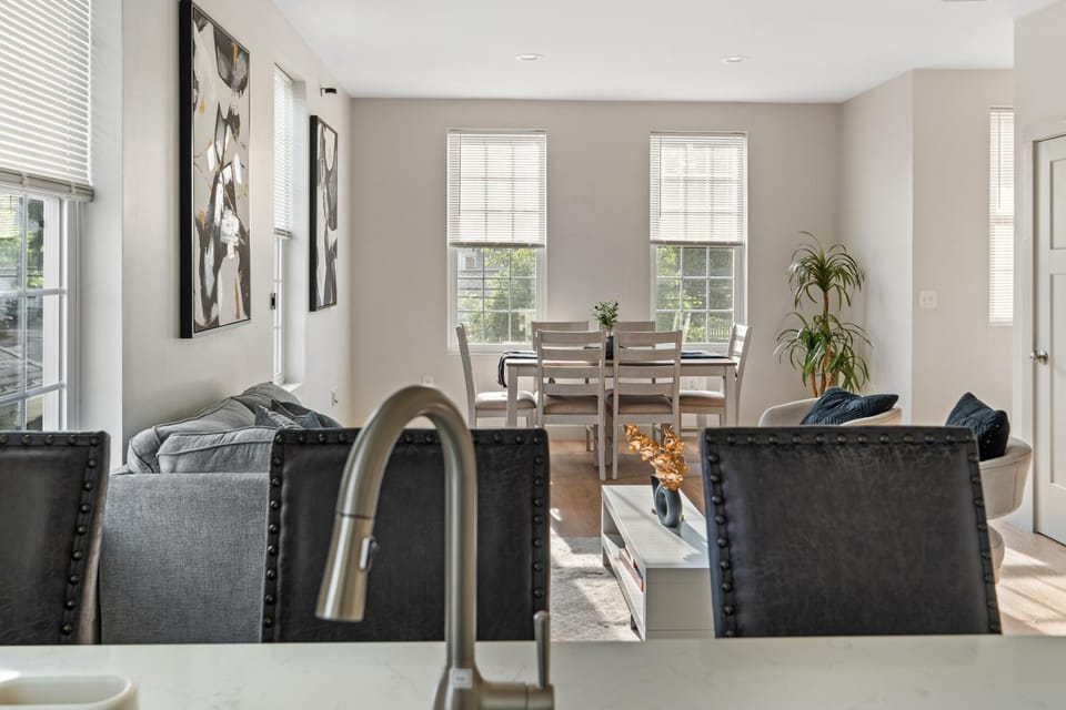 Seating area, Dining area