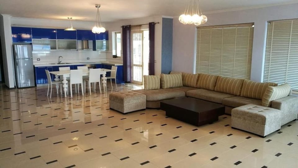 Living room, Seating area, kitchen