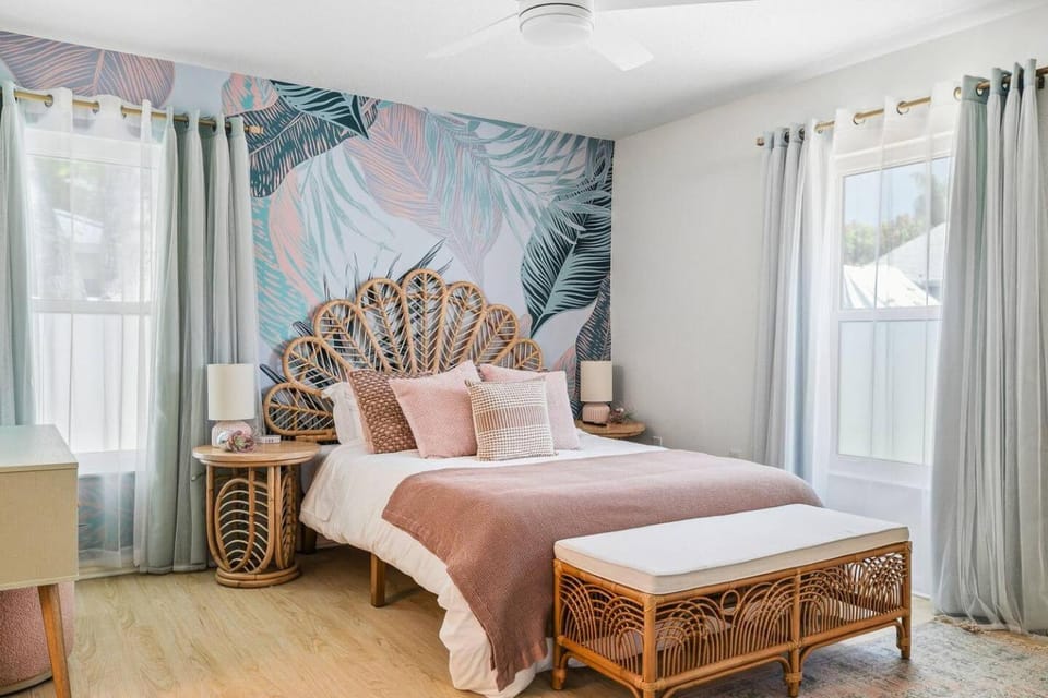 Designer Sarasota Retreat w/ Karaoke Lounge House in Sarasota