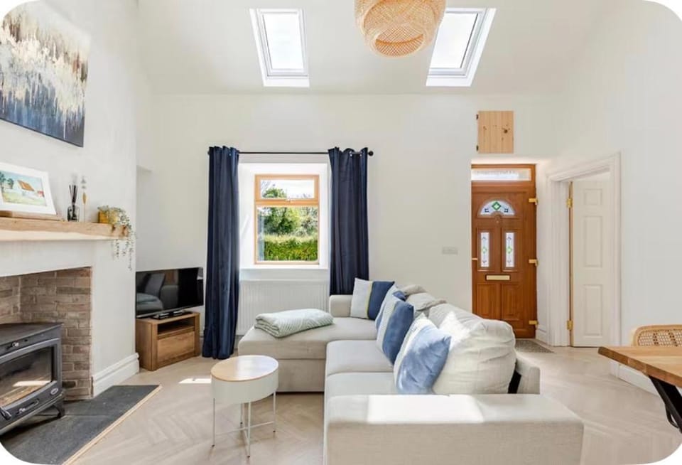 TV and multimedia, Living room, Seating area