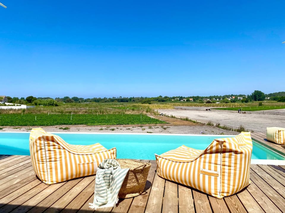 Swimming pool, sunbed