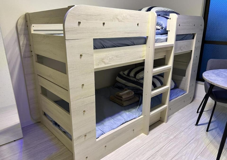 Bedroom, bunk bed