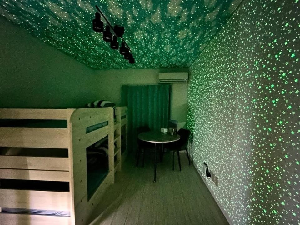 Photo of the whole room, Bedroom