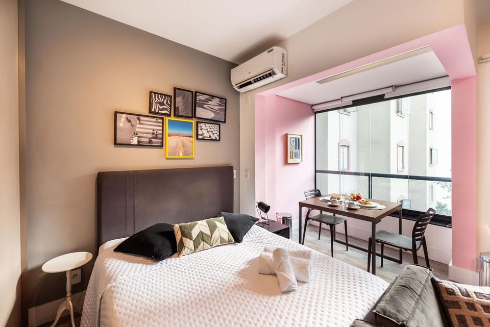Bed, Photo of the whole room, Seating area, Dining area, Bedroom, air conditioner