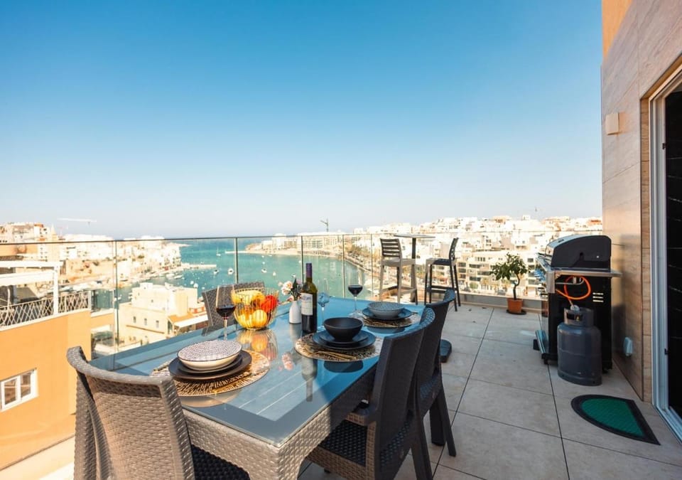 Day, View (from property/room), Balcony/Terrace, Seating area, Dining area, Sea view