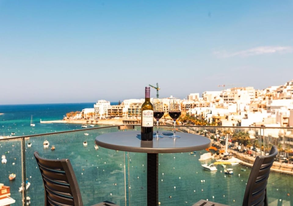 Day, View (from property/room), Balcony/Terrace, City view, Sea view