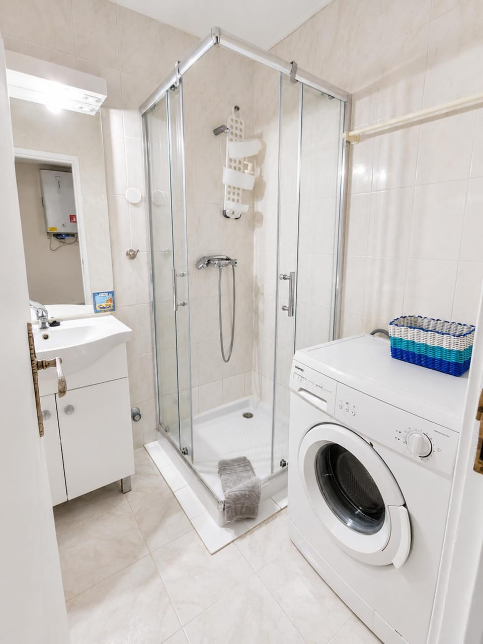 Bathroom, washing machine