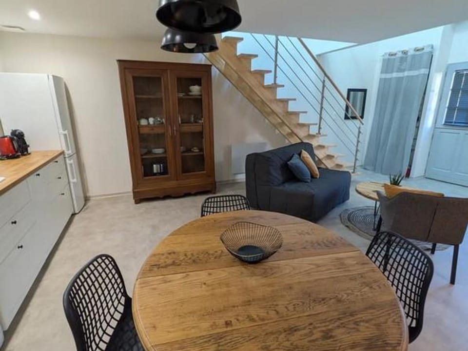 Studio rénové avec mezzanine au cœur de Bourbon-l'Archambault - FR-1-489-585 Apartment in Auvergne-Rhône-Alpes