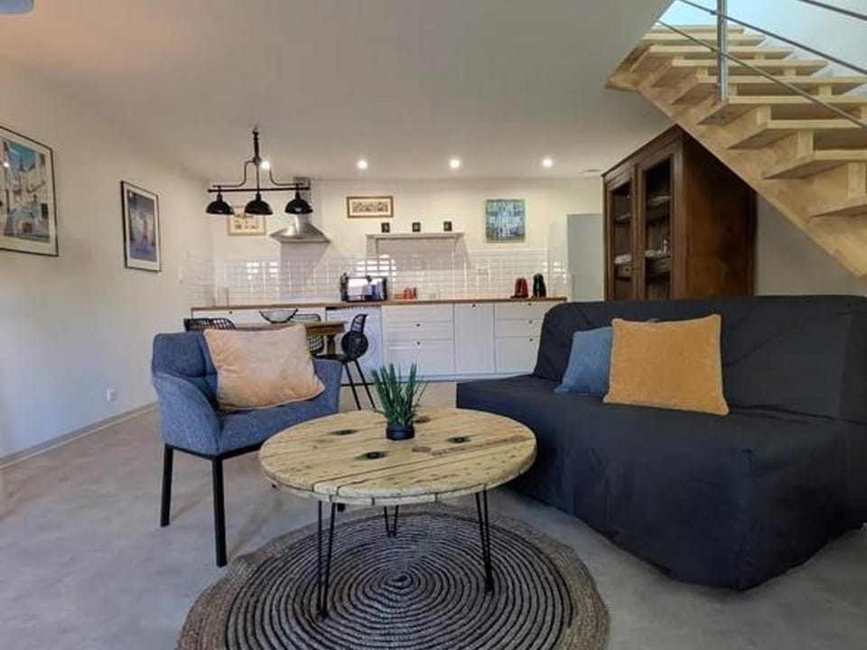 Studio rénové avec mezzanine au cœur de Bourbon-l'Archambault - FR-1-489-585 Apartment in Auvergne-Rhône-Alpes