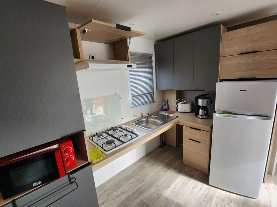 Mobil home confortable - 4 pers. - API-1-52-2888 Campground/ 
RV Resort in Normandy