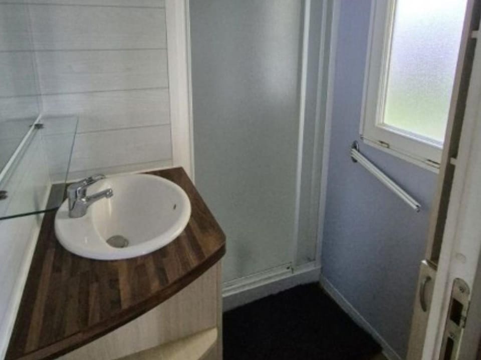 Mobil-home - 4 pers., animaux OK - API-1-52-2878 Campground/ 
RV Resort in Normandy