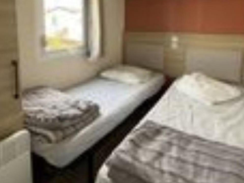 Mobil-home spacieux - 6 pers. - API-1-52-2897 Campground/ 
RV Resort in Normandy