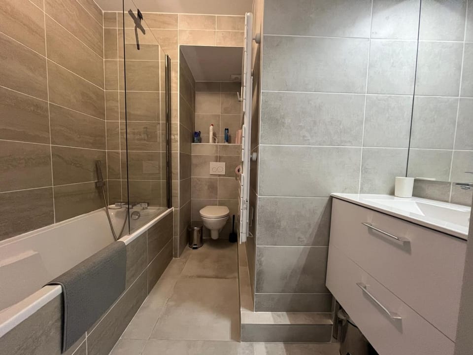 Appartement climatisé, parking - 4 pers. - FR-1-338-647 Apartment in Occitanie