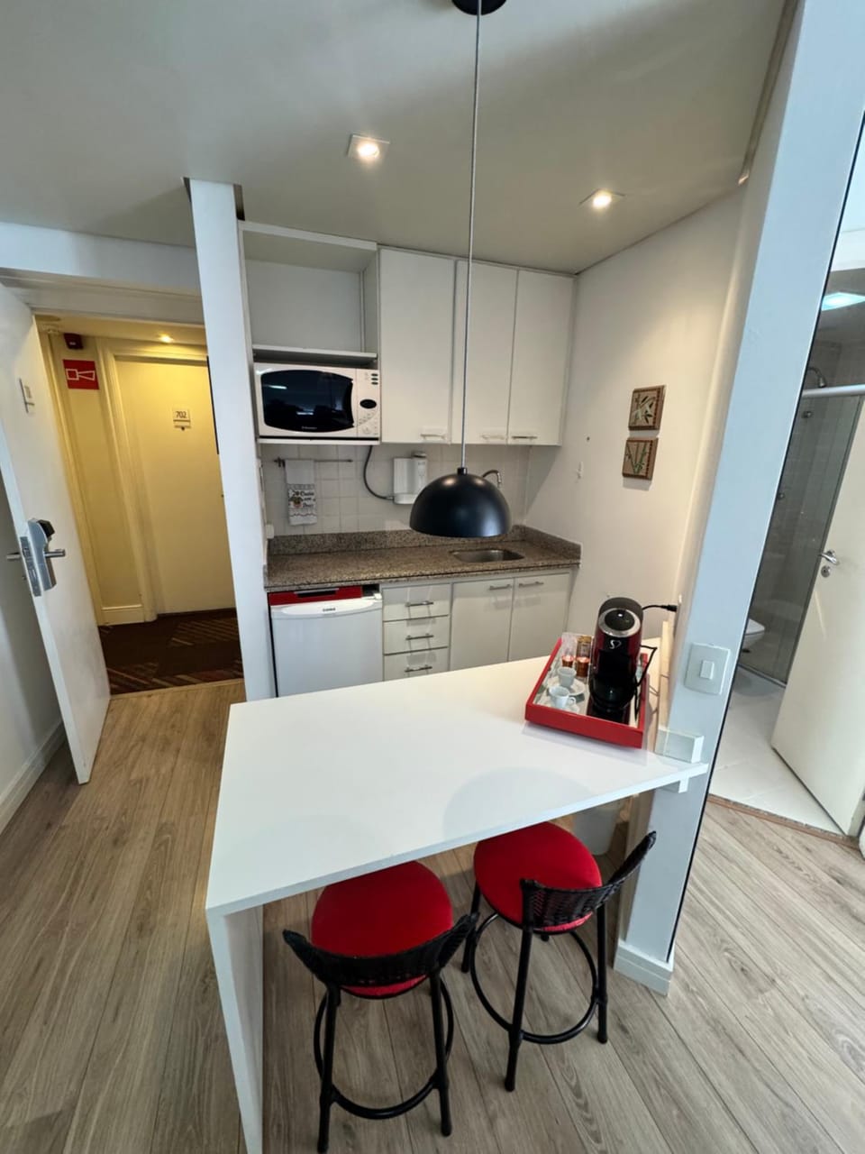 Kitchen or kitchenette, Dining area, minibar, kitchen