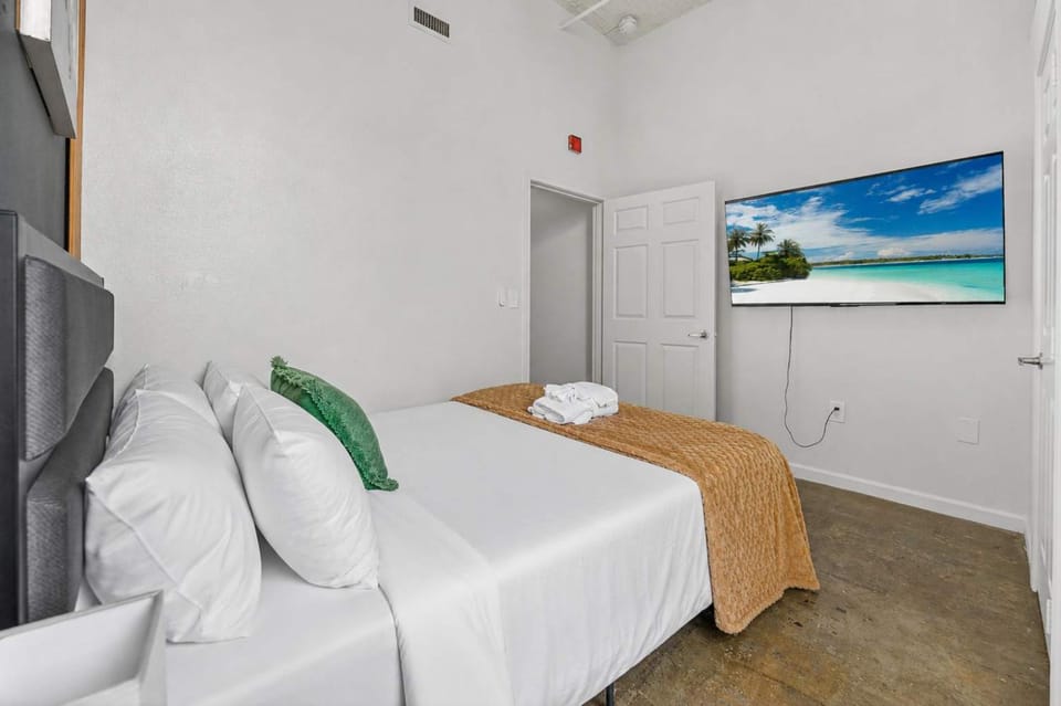 Charming 2BR Escape with Fast WiFi Apartment in Kansas City