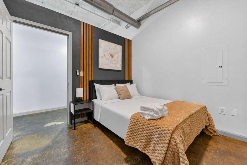 Comfortable 2BR Stay with WiFi in Kansas Apartment in Kansas City