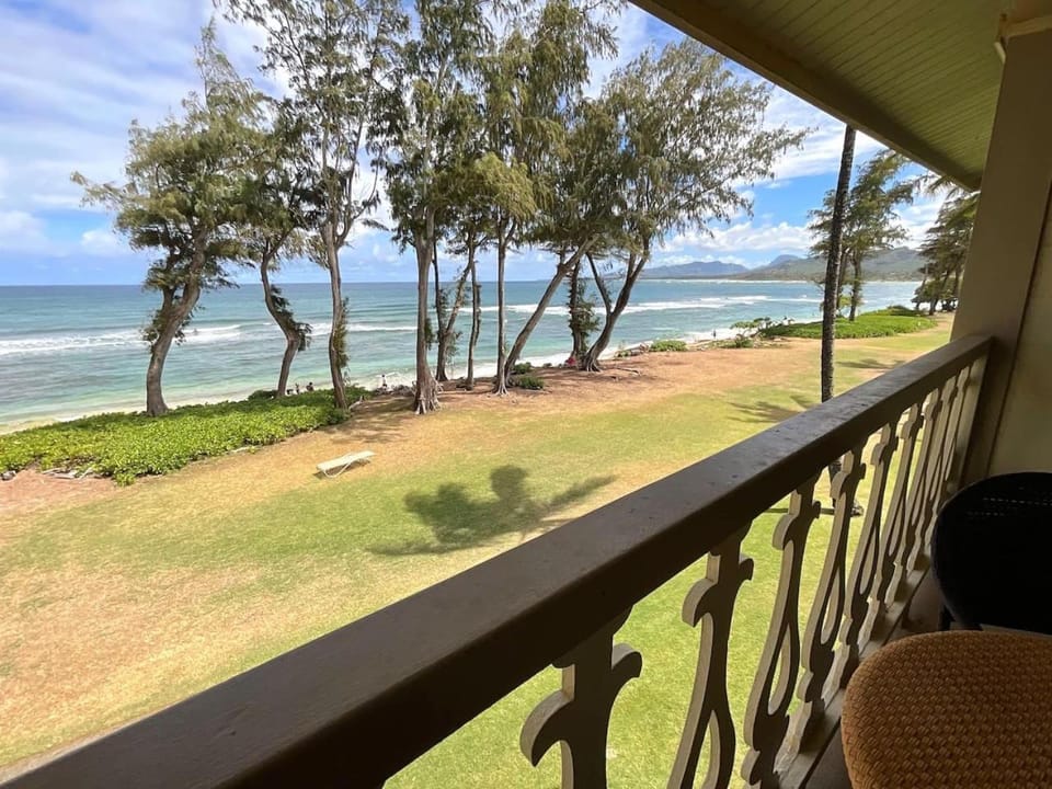 Oceanfront Studio at Islander on the Beach #325 Apartment hotel in Waipouli Beach