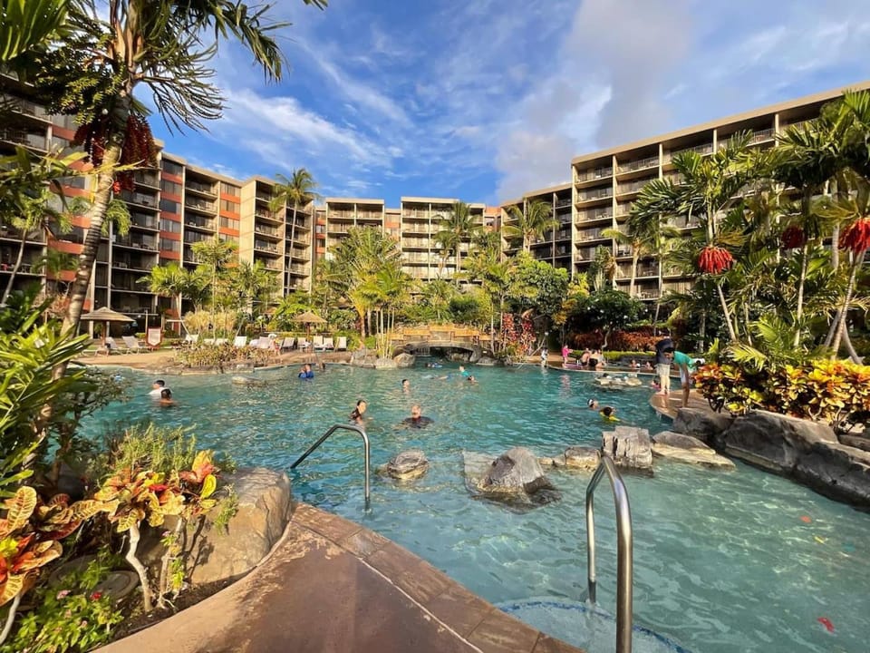Property building, Garden, Swimming pool