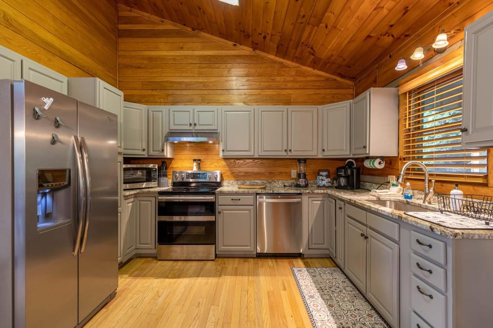 Horse Valley Lodge House in Brushy Fork