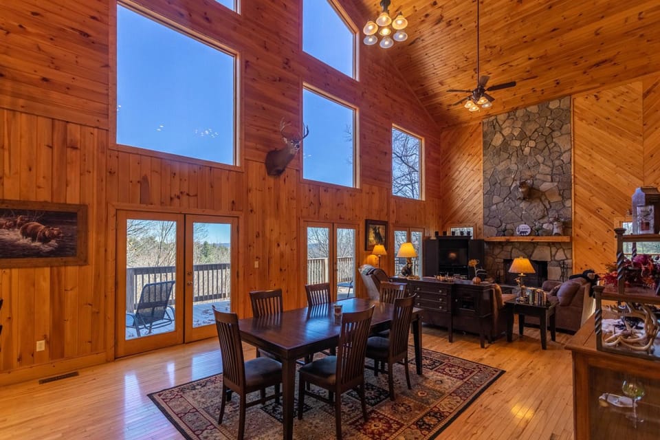 Stress ReLeaf - Blowing Rock Cabin with great view hot tub pool table Cabin in Caldwell