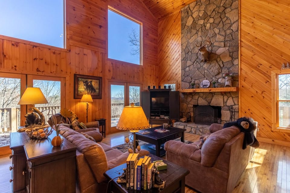 Stress ReLeaf - Blowing Rock Cabin with great view hot tub pool table Cabin in Caldwell