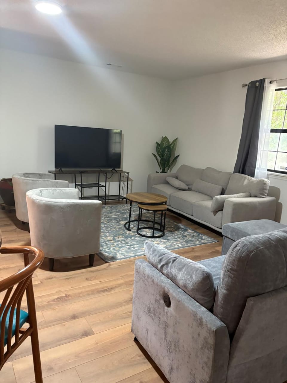 Lovely Home with Pool Table House in Savannah