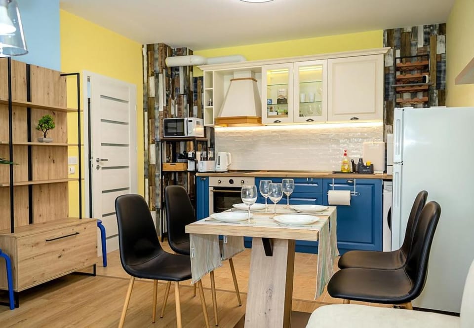 Communal lounge/ TV room, Kitchen or kitchenette, Dining area, kitchen