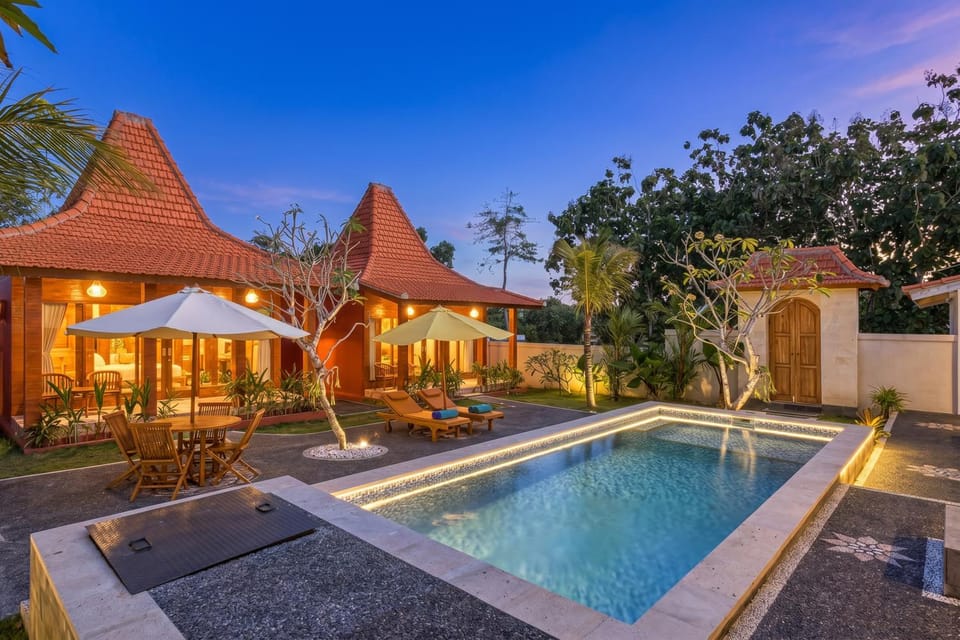 Natural landscape, Garden, Garden view, Pool view, Swimming pool, sunbed