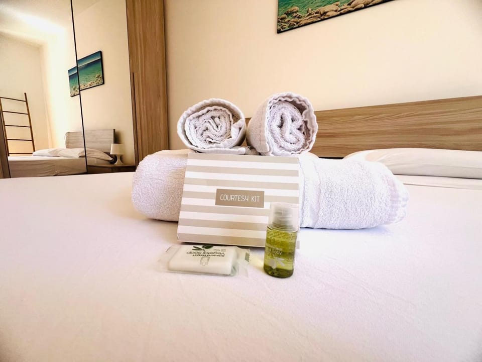 Bedroom, towels