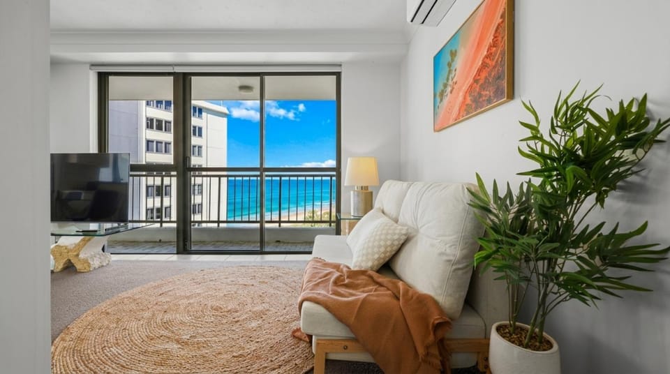 Bed, TV and multimedia, View (from property/room), Living room, Lounge or bar, Dining area, Sea view