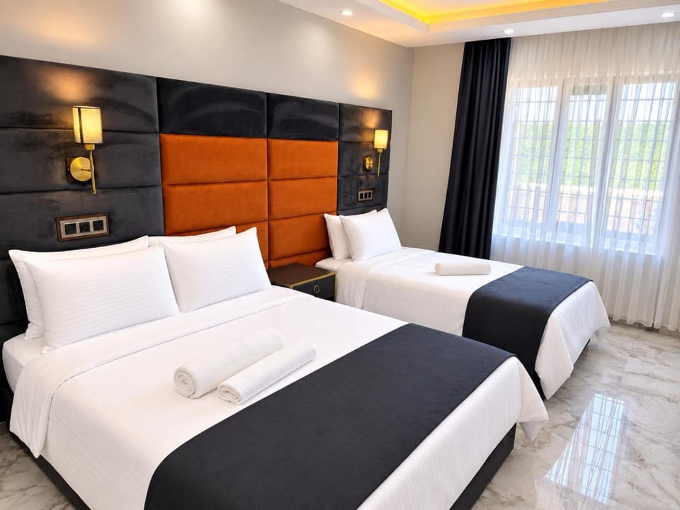 Bed, Bedroom, towels