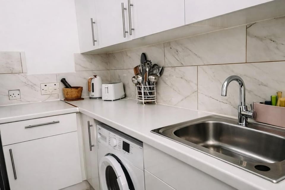 London Cozy Flat, King's College Brixton Apartment in London Borough of Southwark