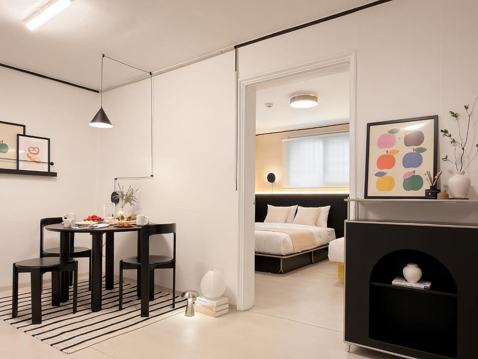 Bed, Living room, Seating area, Dining area, Bedroom