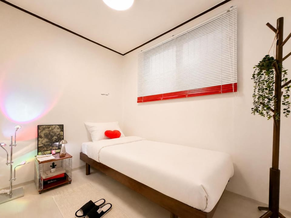 OFF YOU STAY l 3-min Walk to Station l Self check in Apartment in Seoul