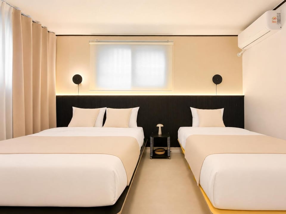 Bed, Bedroom, air conditioner