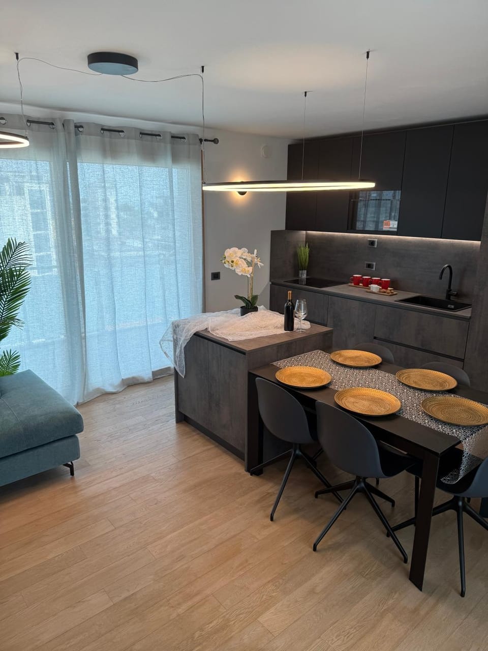 Living room, Photo of the whole room, Seating area, Dining area, Bedroom