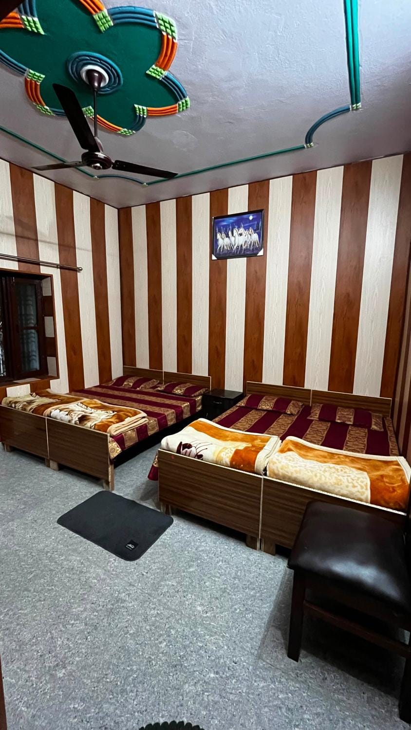 Shower, Toilet, Staff, Bed, Bathroom, View (from property/room), Balcony/Terrace, Seating area, Dining area, Bedroom, Food, Guests, City view, Garden view, Mountain view, River view, Street view, Area and facilities, Meals, Breakfast, Lunch, Dinner, Drinks, children, Family, room service, towels