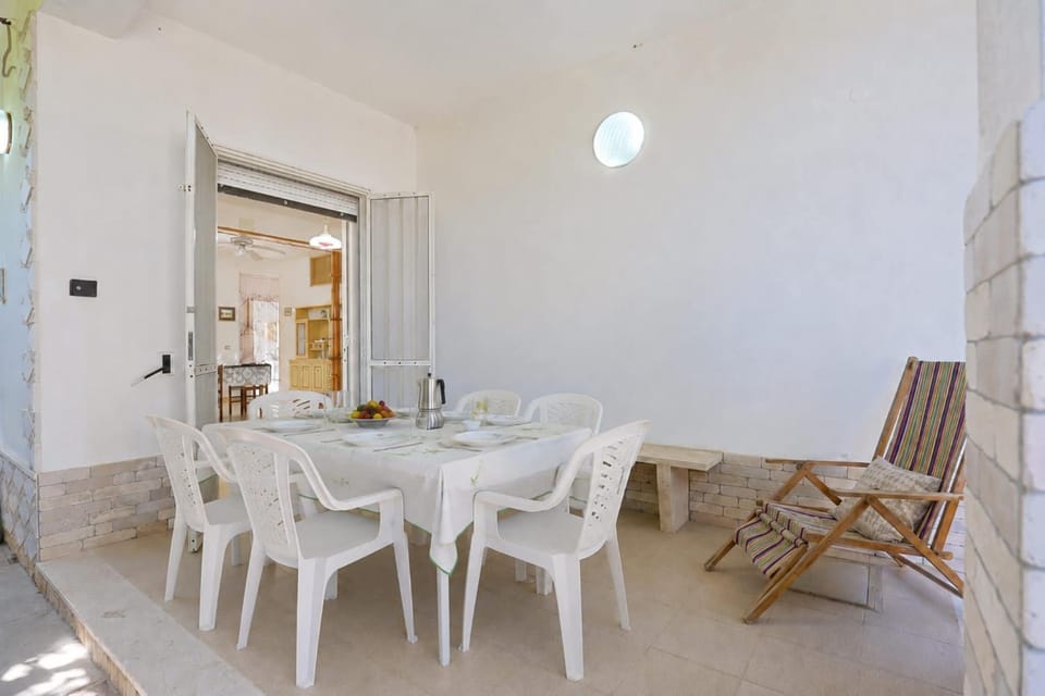 Patio, Living room, Seating area, Dining area
