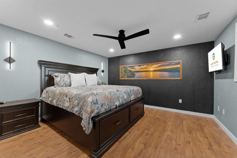 Ozark Skyline Retreat House in Table Rock Lake