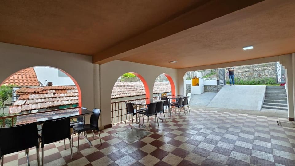 Seating area, Dining area