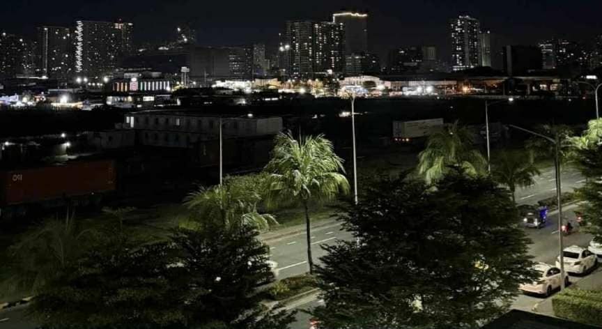 Condo Sharing with balcony at Shore Residence in Pasay Manila near MOA and Manila Airport Hostel in Pasay