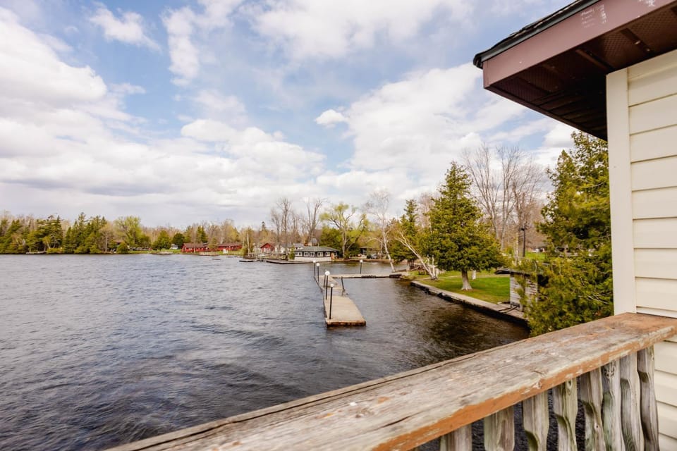 Property building, Day, Natural landscape, Lake view, Landmark view