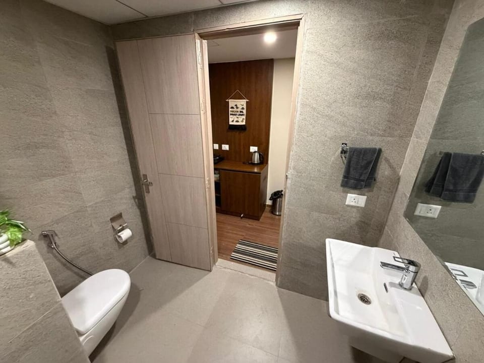 Comfort Studio Retreat - Expo Mart - Bliss Suites Apartment in Uttar Pradesh