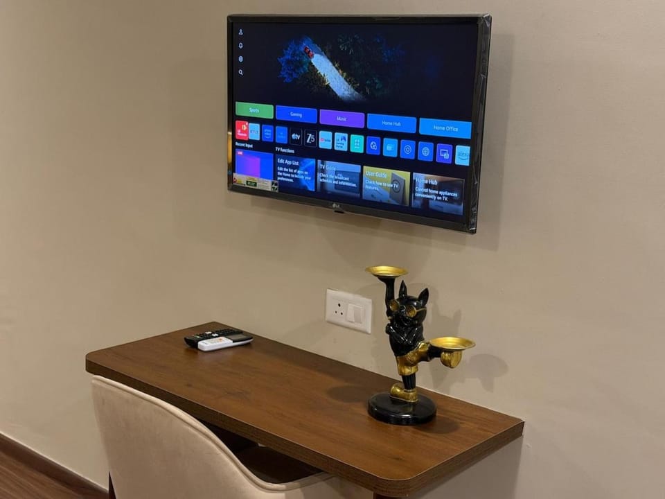 Comfort Studio Retreat - Expo Mart - Bliss Suites Apartment in Uttar Pradesh