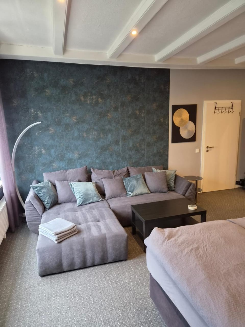 Bed, Living room, Photo of the whole room, Seating area