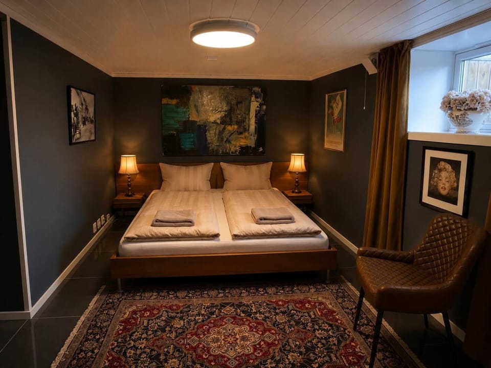 Bed, Bedroom